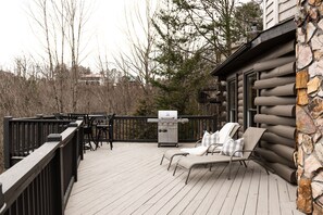 Property grounds - Gorgeous Lake View Log Cabin with Hot Tub! (Ellijay)