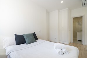 2 chambres, fer et planche à repasser, Wi-Fi gratuit, draps fournis