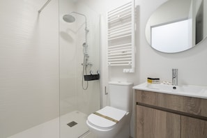 Shower, towels