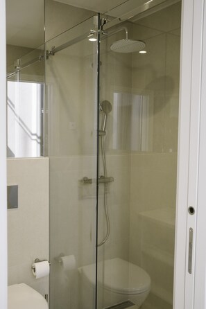 Hair dryer, towels, soap, toilet paper - Cozy house near Porto City Park and Matosinhos beach (Porto)