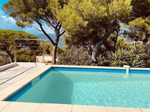 Outdoor pool - La Villa vue mer Avec Piscine (La Seyne-sur-Mer)