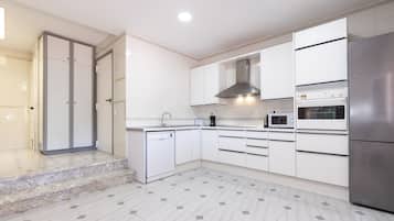 Fridge, microwave, oven, dishwasher