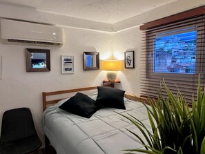 1 dormitorio, tabla de planchar con plancha, wifi gratis y ropa de cama
