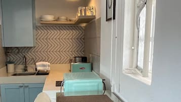 Fridge, microwave, stovetop, coffee/tea maker