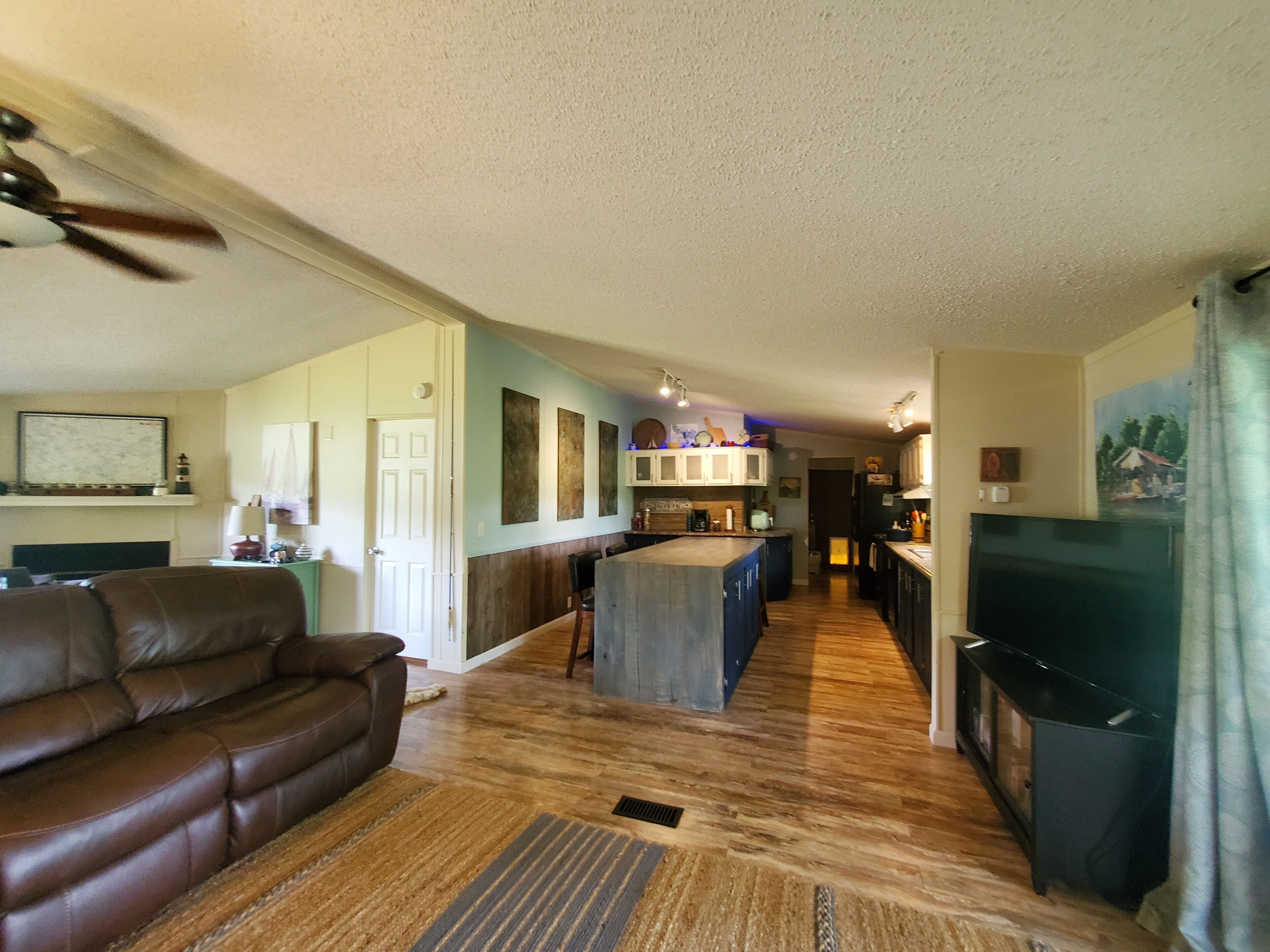 Cozy retreat on Smith Lake - Pet-Friendly!