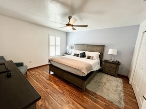 3 bedrooms, in-room safe, iron/ironing board, free WiFi - Beautiful Villa 25 mins to Disney (Kissimmee)