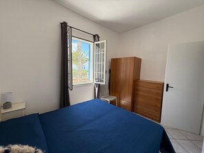 1 bedroom, iron/ironing board, travel cot, WiFi