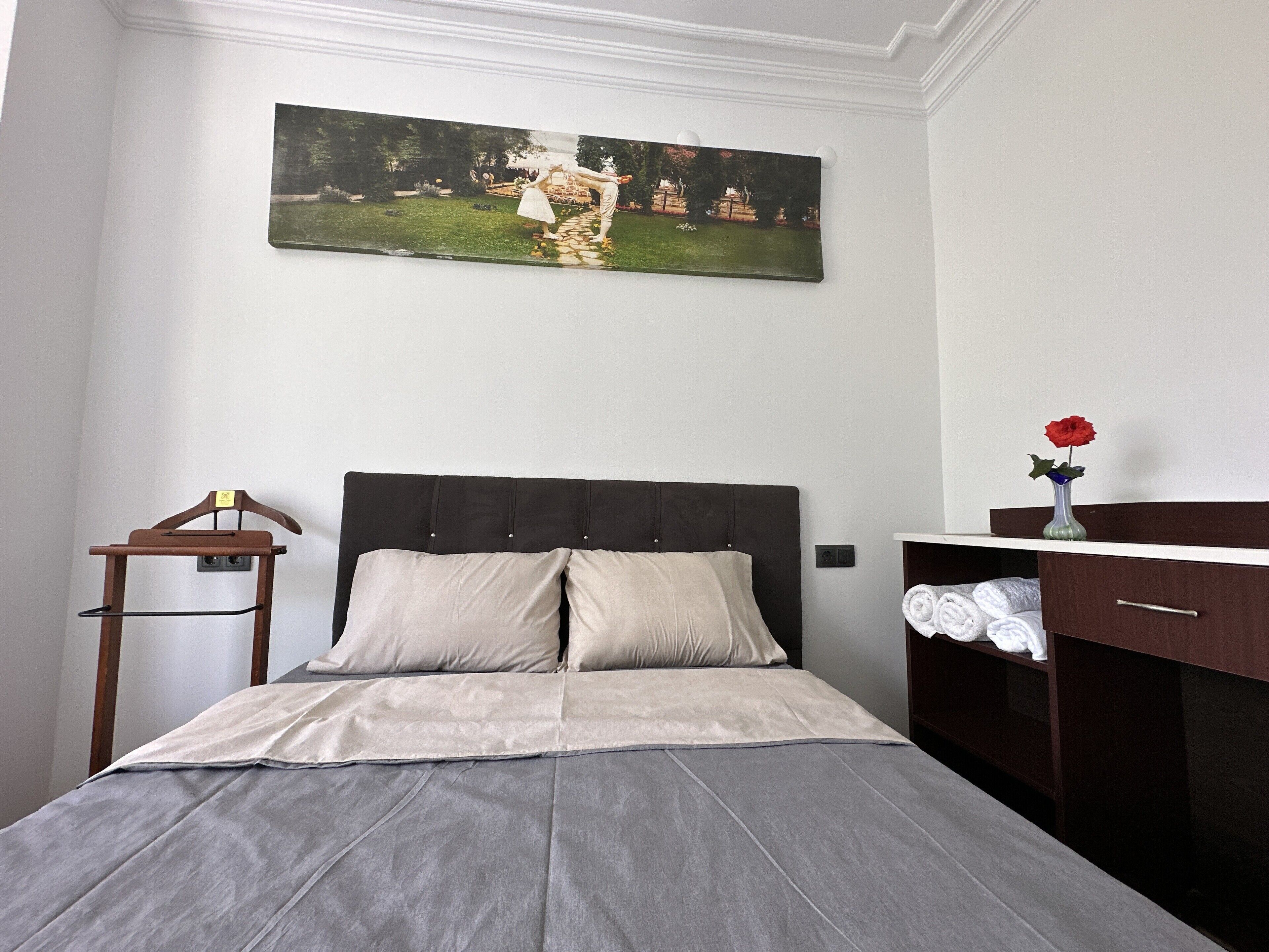 1 bedroom, desk, laptop workspace, free WiFi