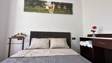 1 bedroom, desk, laptop workspace, free WiFi