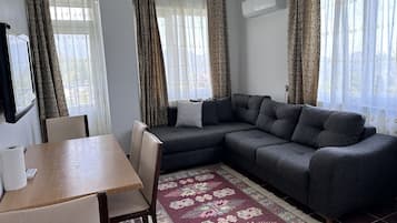 1 多间卧室、办公桌、笔记本电脑工作区、免费 WiFi