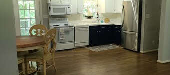 Relaxing Kerr Lake Cottage w/ Private Boat dock - Pet Friendly!