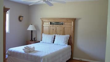 3 bedrooms, iron/ironing board, WiFi, bed sheets