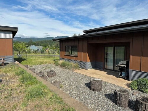 3 Bed/2 Bath Home In Paradise!