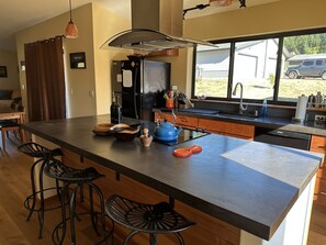 Private kitchen - 3 bed / 2 bath Home in Columbia Gorge Paradise! (White Salmon)