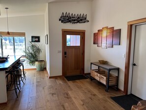 Interior - 3 bed / 2 bath Home in Columbia Gorge Paradise! (White Salmon)