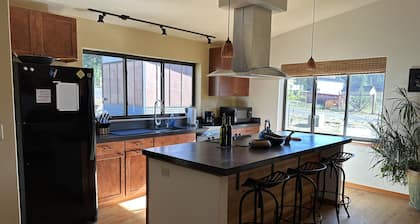 3 bed / 2 bath Home in Columbia Gorge Paradise!