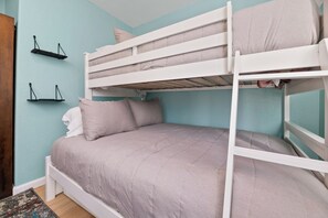 Basic Cabin | 3 bedrooms, free WiFi - Casa De Campo (Big Bear City)