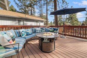 Basic Cabin | Terrace/patio - Casa De Campo (Big Bear City)