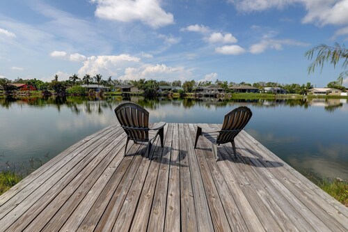 Lakeside Paradise Getaway Near Southwest Florida's Top Beaches! Pool Table 3B\3B