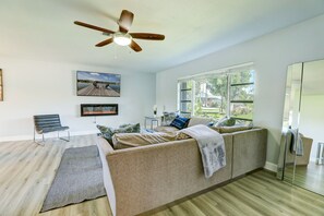 Smart TV, fireplace, ping pong