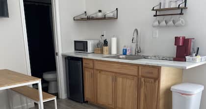 TN River Cabin! Sleeps 5-6! Located on the river! Boat ramp just feet away!