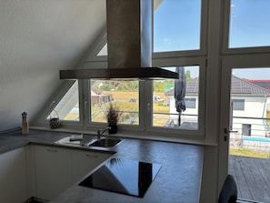 Geladeira, micro-ondas, fogão, cooktop
