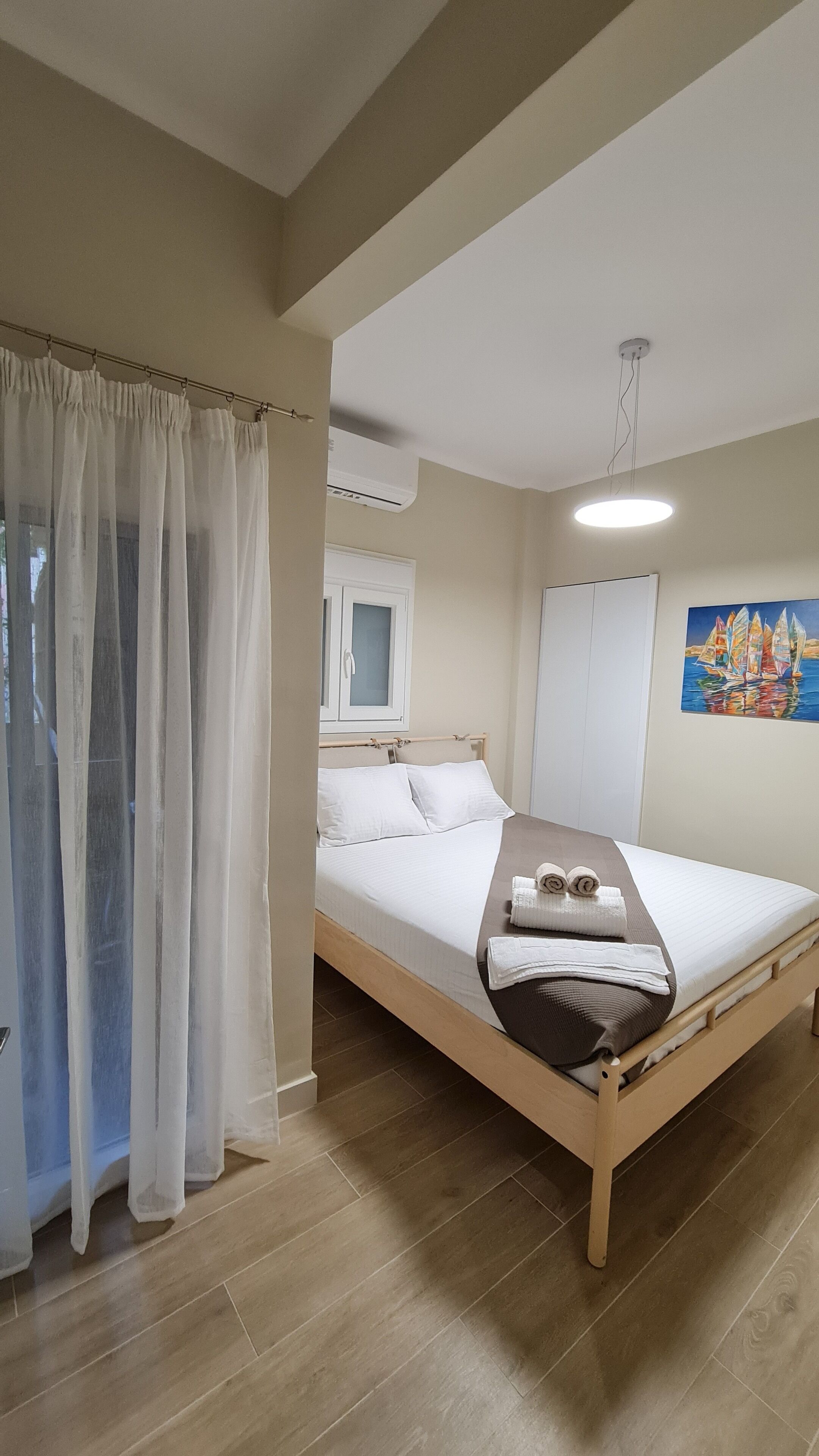 1 chambre, bureau, chambres insonorisées, fer et planche à repasser