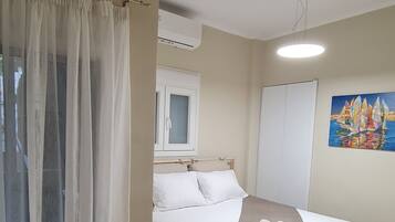 1 chambre, bureau, chambres insonorisées, fer et planche à repasser