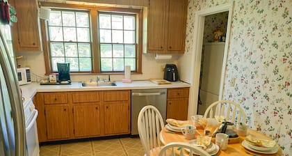 Newly Renovated Guest House For 10 Near The Beach!