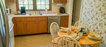 Newly Renovated Guest House For 10 Near The Beach!