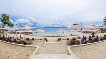 Private beach nearby, white sand, beach bar