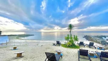 Private beach nearby, white sand, beach bar