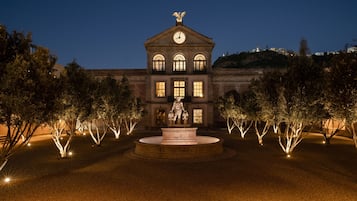 Vista frontal de la propiedad