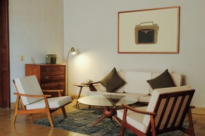 Suite, 1 King Bed (Master) | Living area - Hotel Hércules (Querétaro)