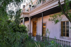 Exterior - Hotel Hércules (Querétaro)