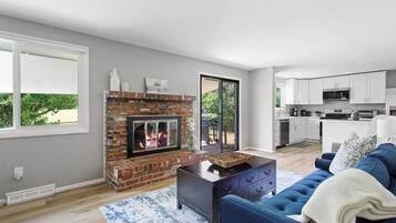 Smart TV, chimenea, videojuegos y tenis de mesa
