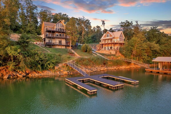 Exterior - Sanctuary on the Lake - 5BR 6BA - sleeps 16 - 20 min to Dollywood  (Sevierville)