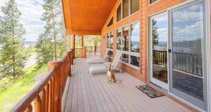 Cozy Spacious Grand Escape: Luxurious 4-Bed, 3-Bath Cabin with Hot Tub