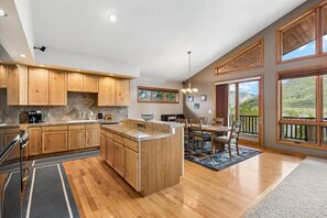 Private kitchen - Cozy Spacious Grand Escape: Luxurious 4-Bed, 3-Bath Cabin with Hot Tub (Grand Lake)