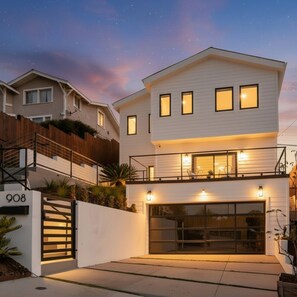 Exterior detail - Arts District | Near Downtown |City Views | Garage (Los Angeles)