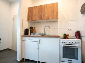 KĂŒhlschrank, Mikrowelle, Ofen, Herdplatte