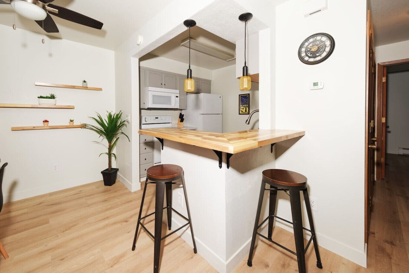 Fridge, microwave, oven, coffee/tea maker