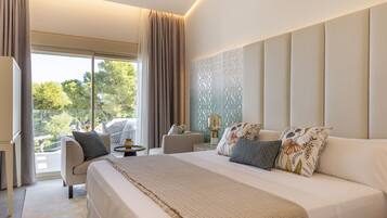 Dobbeltrom – design, 1 kingsize-seng, terrasse, sjøutsikt | Minibar, safe på rommet, blendingsgardiner og lydisolert