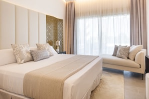 Executive Suite, 1 King Bed, Terrace, Sea View | Minibar, in-room safe, blackout drapes, soundproofing - Dionis Boutique Hotel & Spa (Javea)