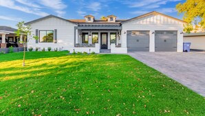 A two-story house with a front porch, a garage, and a well-maintained lawn. - Arcadia/Scottsdale 4bedroom/4.5bath Camelback Mountain New Build-Prime Location (Phoenix)