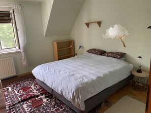 2 bedrooms, desk, iron/ironing board, WiFi - Charming house with yard in quiet residential area (Graz)