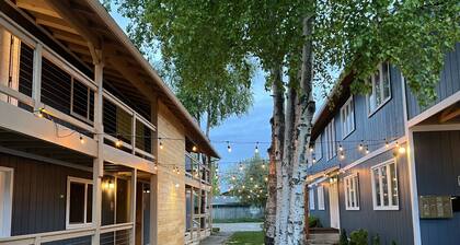 Delightful Sleek Modern 2 Bed 1 Bath apt