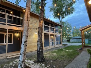 Exterior - Delightful Sleek Modern 2 Bed 1 Bath apt (Anchorage)