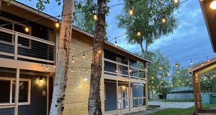 Delightful Sleek Modern 2 Bed 1 Bath apt