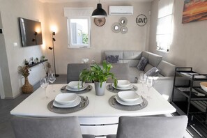 Dining - Villa Lota with a heated pool, sauna & E-car charger (Sveti Ivan Dobrinjski (Krk))